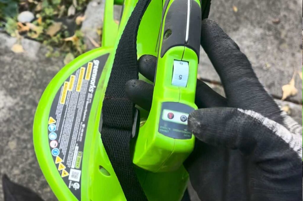 Variable speed dial settings on Greenworks 40V leaf blower