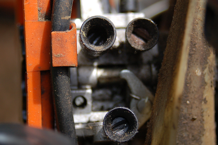 Stihl FS 200 carburetor screw locations LA H L.